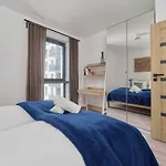 Center Mirrors With Parking By Renters * ורוצלב