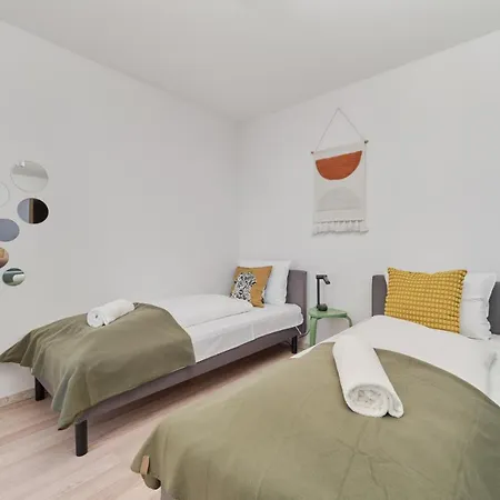 Апартаменты Center Mirrors With Parking By Renters