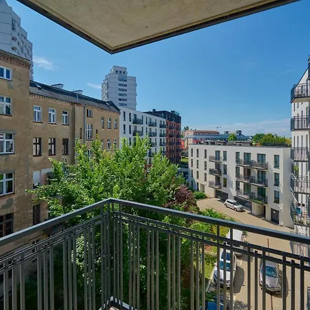 Center Mirrors With Parking By Renters Vratislav