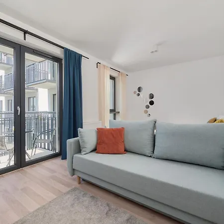 Center Mirrors With Parking By Renters