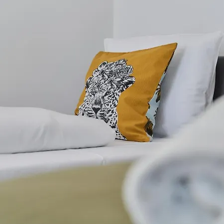 Center Mirrors With Parking By Renters