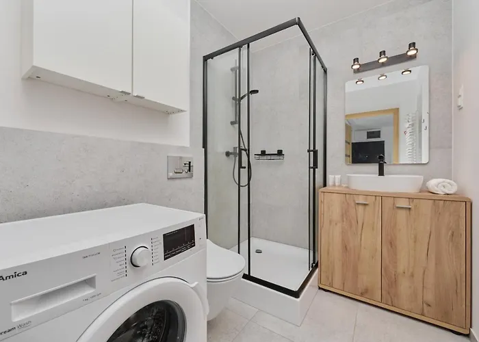 Center Mirrors With Parking By Renters * 弗罗茨瓦夫